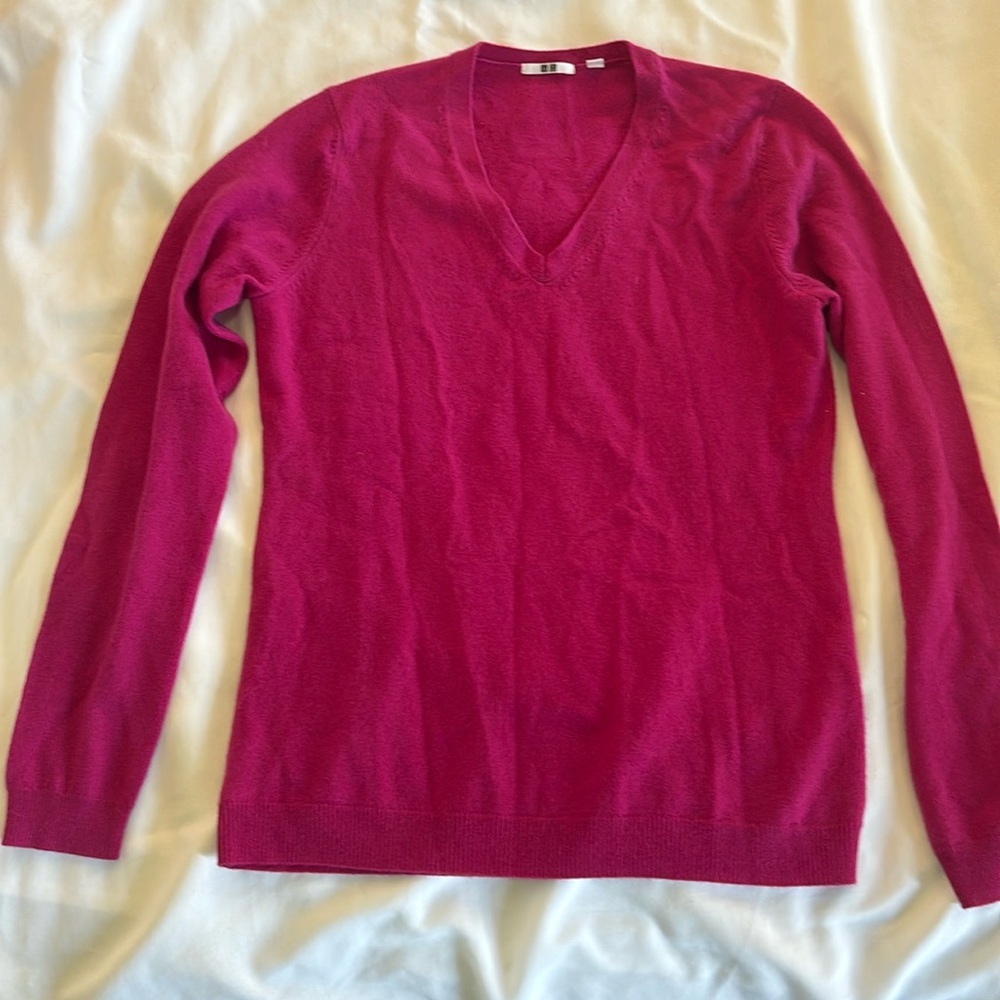 NWOT cashmere Uniqlo v neck sweater - Picture 2 of 5